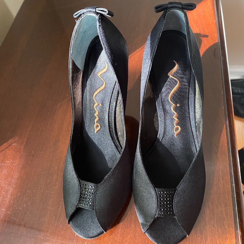 Nina Black Satin 4” Heels Size 7